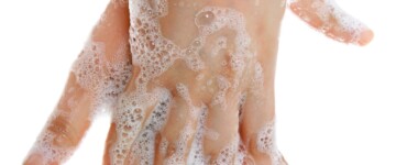 Lavarse las manos con agua y jabón